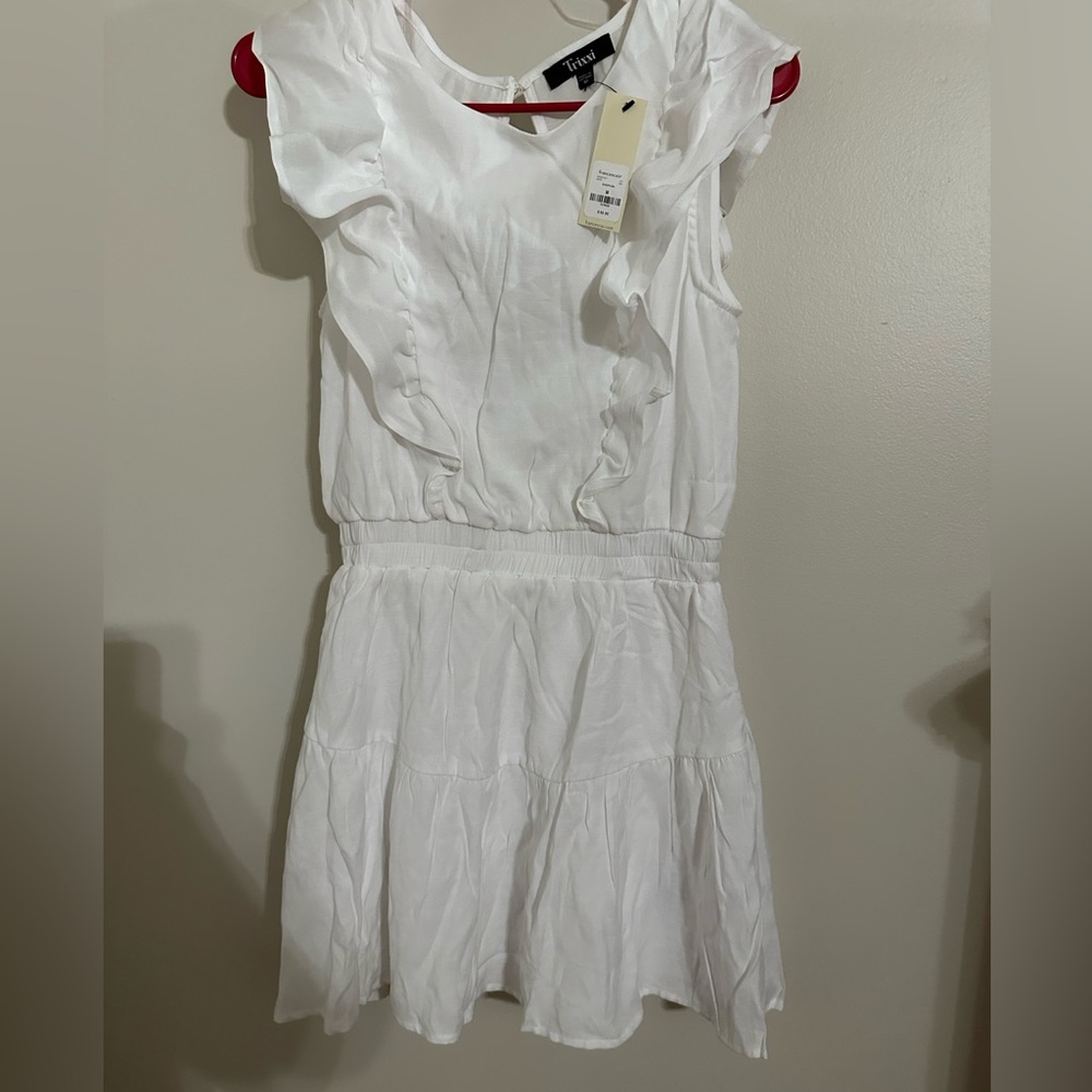 NWT: Trixxi white short sleeve dress. Medium